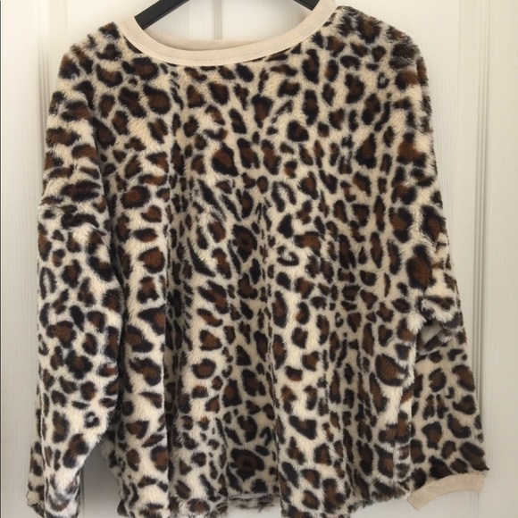 Easel Leopard Top - Picture 3 of 6